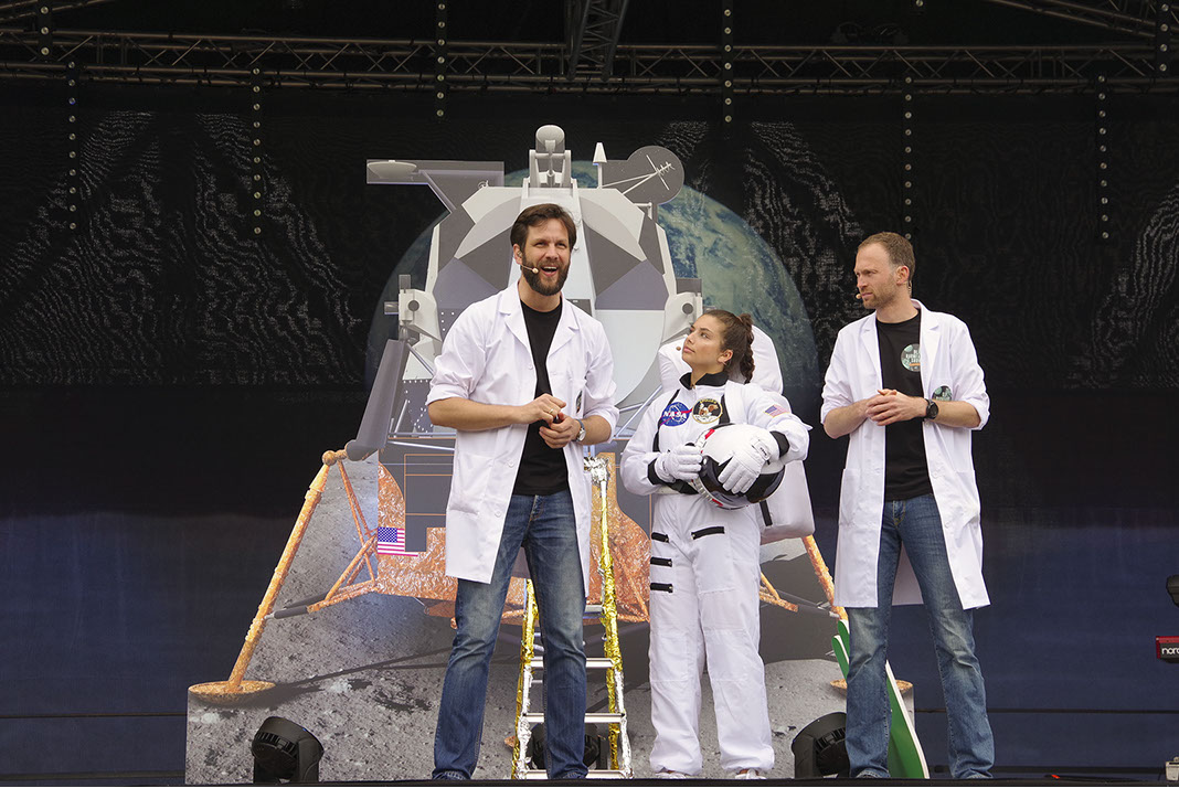 Die drl_Raumfahrt_Show mit dem Moderationsteam Nadine Hadad, Tobias Bohnhardt und Dirk Stiefs